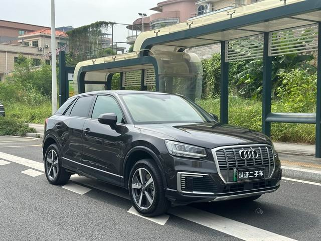 Audi Q2L e-tron 2019