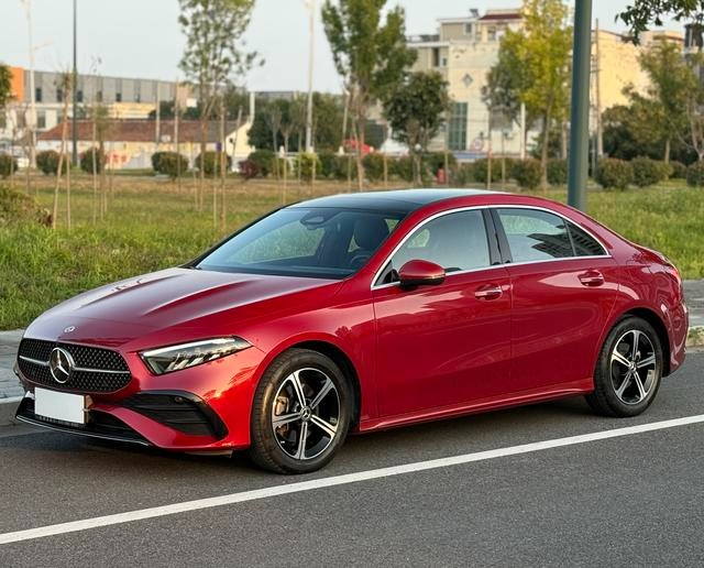 Mercedes-Benz A-Class A 2023 года выпуска, 200 л