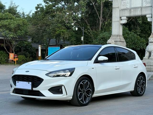 2021 Ford Focus Хэтчбек EcoBoost 180