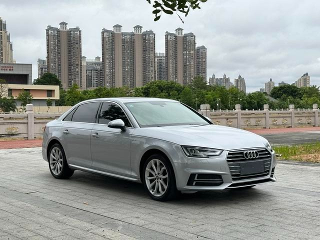 Audi A4L 2018 30th Anniversary Edition 40 TFSI